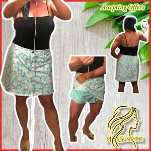 Hearts Of Palm Petite - Sz 12 P - Floral light blue and yellow white SKORT